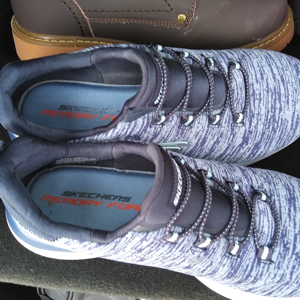 Only worn twice 6 and a half womens Skechers